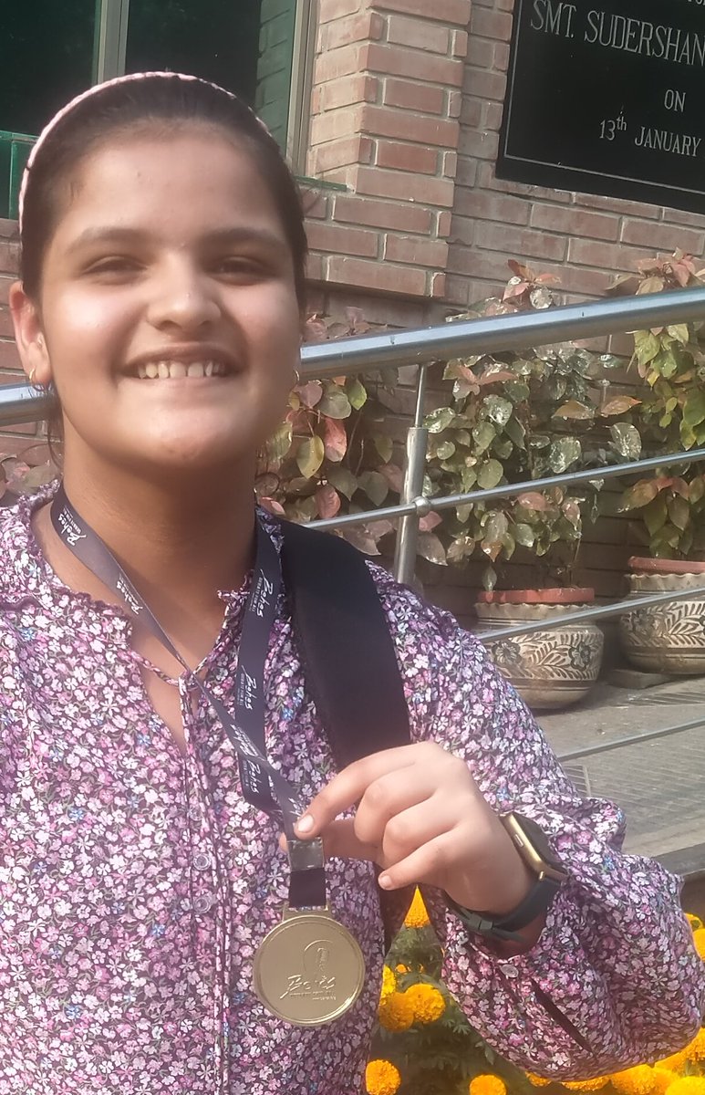 vaanidixit2's tweet photo. An opportunity that turned out to be a wonderful experience! East Delhi #Behes round hosted by Ahlcon International School. Overwhelmed to receive medal for the third best speaker.Thanks to my mentors! #NCRwillbehes @ashokkp @y_sanjay @pntduggal @MuktaSh14821864 @madhuri_dadhich https://t.co/RyZVbwefQA