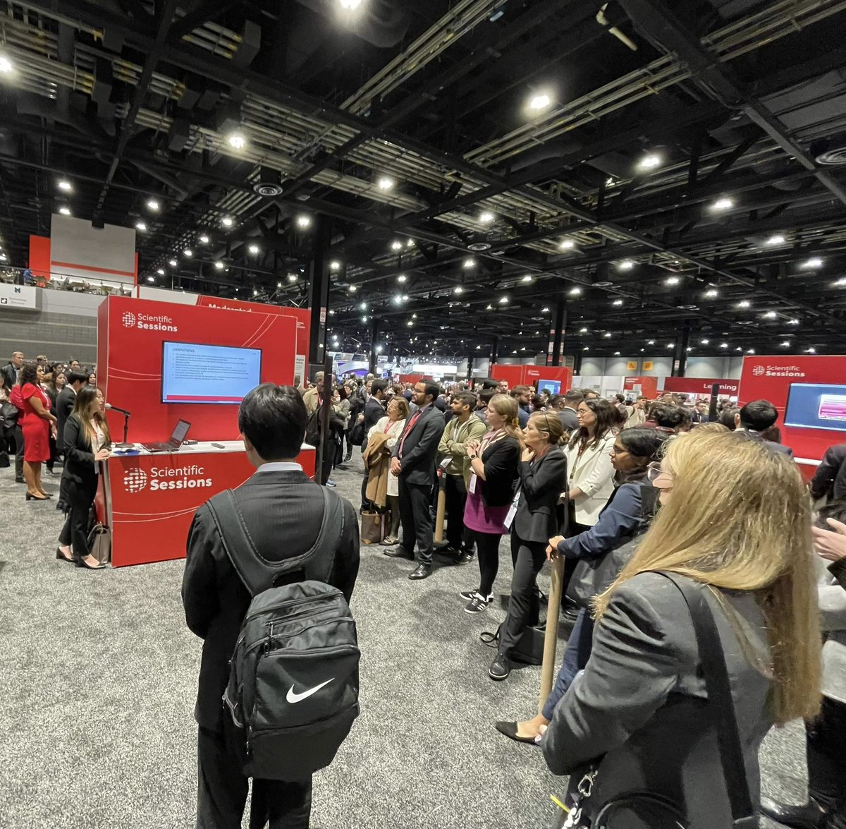 Excited to have presented this work on disparities in #COVID19 mortality in the #cardioonc population as a moderated poster at #AHA22 ! 

🙏🏻 <a href="/datsunian/">Eric H Yang, MD</a> for the mentorship, <a href="/uclaimchiefs/">UCLA Internal Medicine Chief Residents</a> for funding my travels &amp; <a href="/ruey_hu/">Ruey Hu, MD, MPH</a> for the live-action photo!