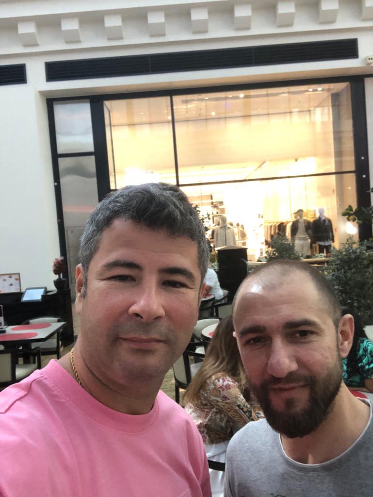 Acum doua zile faceam un apel catre comunitate in care va rugam sa ma ajutați sa primesc un mic pachet la Dubai, au fost sute de mesaje! Ma înclin va apreciez maxim 🍀. Vreau sa-i mulțumesc public lui Aurelian Muresan.