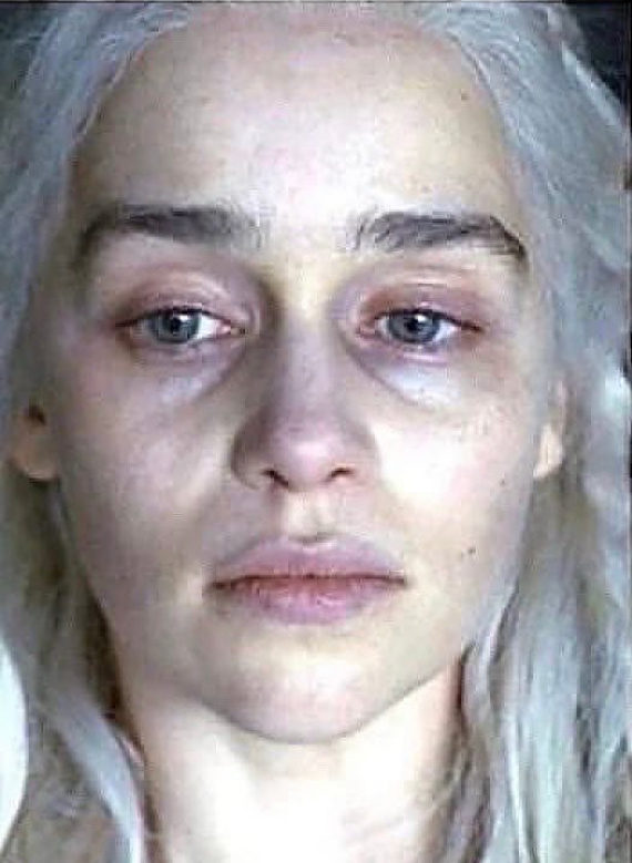 boohoo's tweet image. me after 1 hour of sleep vs me after 8 hours of sleep