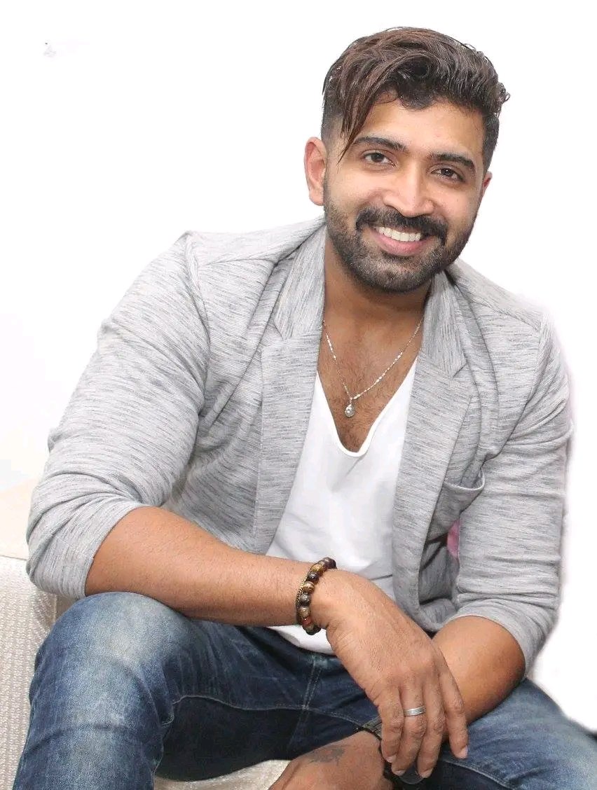 ArunVijayfansfc's tweet photo. புன்னகை மன்னனே... 😍😘😘😘
@arunvijayno1 anna ❤️‍🔥
#ArunVijay #AVBirthday #AVfans

 💥 #AVBirthDayMonthBegins 💥
        
@allindiaavfc @DineshAVFan @Yegneshhari https://t.co/8Gm2DZBV0g