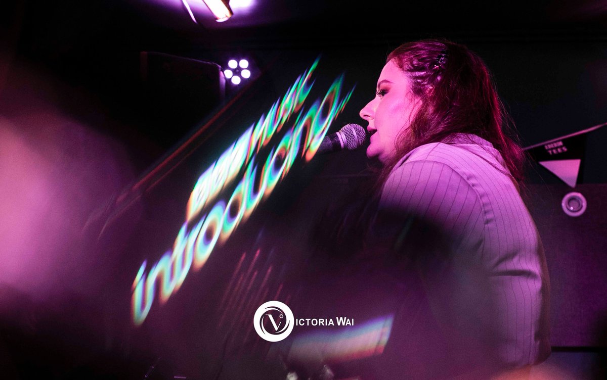 _victoriawai_'s tweet photo. #AboutLastNight

Thank you so much @shakkmusic for inviting me down and looking after me at @NewsTMA The Green Room for #IntroTees @bbcintroducing #IntroducingLive event with @ConwayEve, Rame Kari, @CollectorsBand and @sisixofficial 

The future of music coming from Teesside is❤️‍🔥 https://t.co/L6bWINtEIs