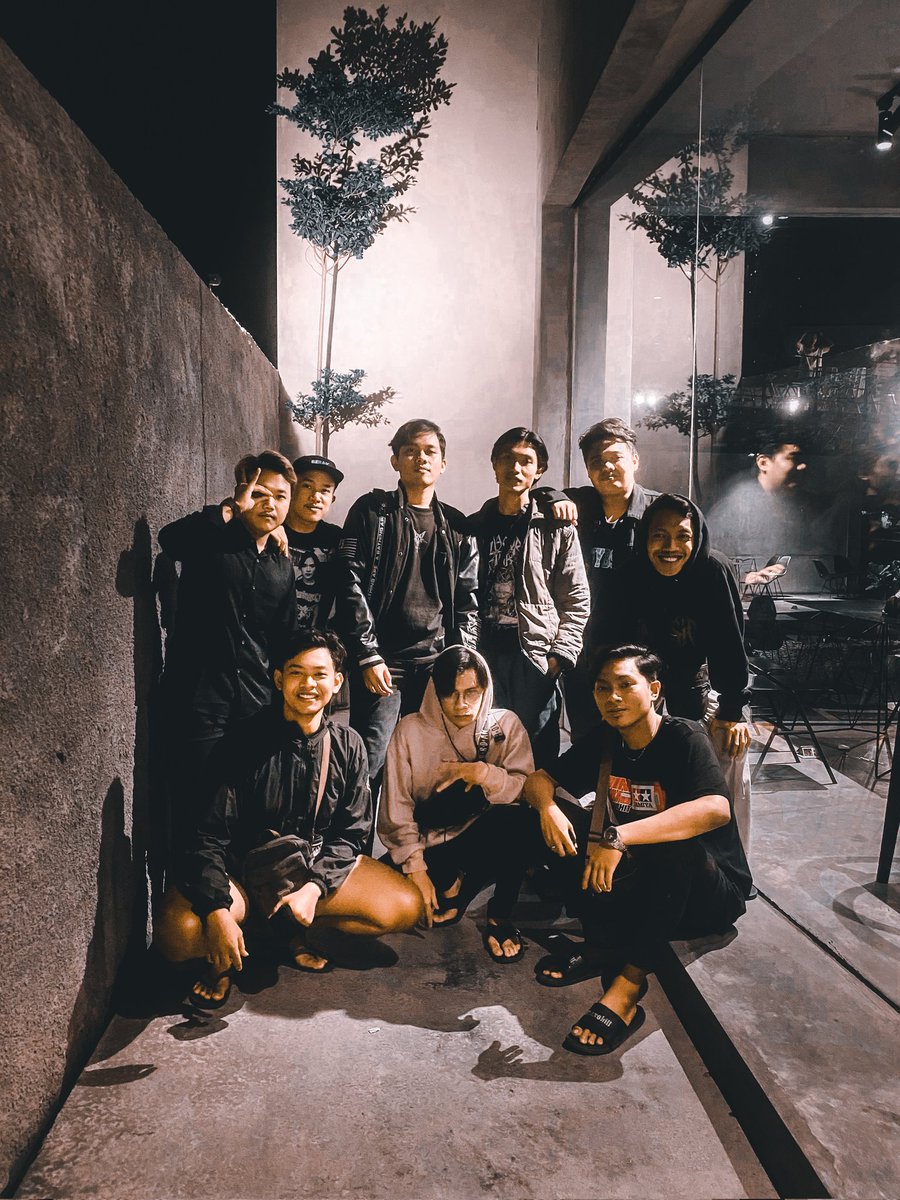 Abdulkhamim11's tweet photo. Dulu kumpul terus sampai lupa waktu, sekarang nunggu ada waktu baru bisa kumpul. https://t.co/ckkZF70Odq