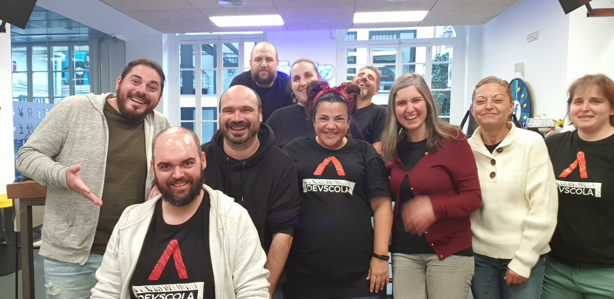 ZeroLiveDev's tweet image. #gdcr2022 que se monto en Valencia por @devscola en @FlywireEng Fue muy divertido. Programamos, hablamos, comimos y conocimos a la gente de @AlicanteSwCraft con una conexión en directo ;P