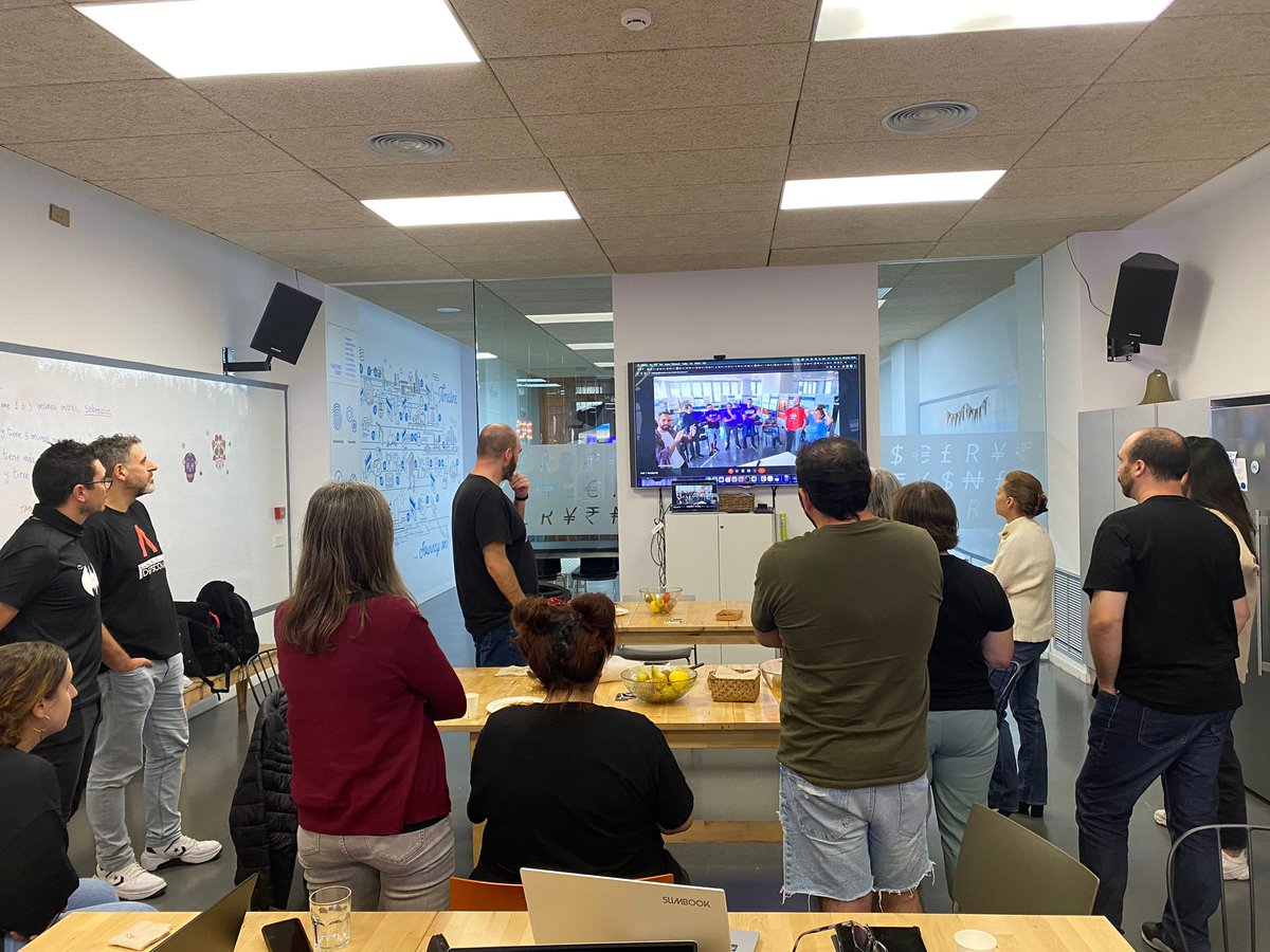 ZeroLiveDev's tweet image. #gdcr2022 que se monto en Valencia por @devscola en @FlywireEng Fue muy divertido. Programamos, hablamos, comimos y conocimos a la gente de @AlicanteSwCraft con una conexión en directo ;P