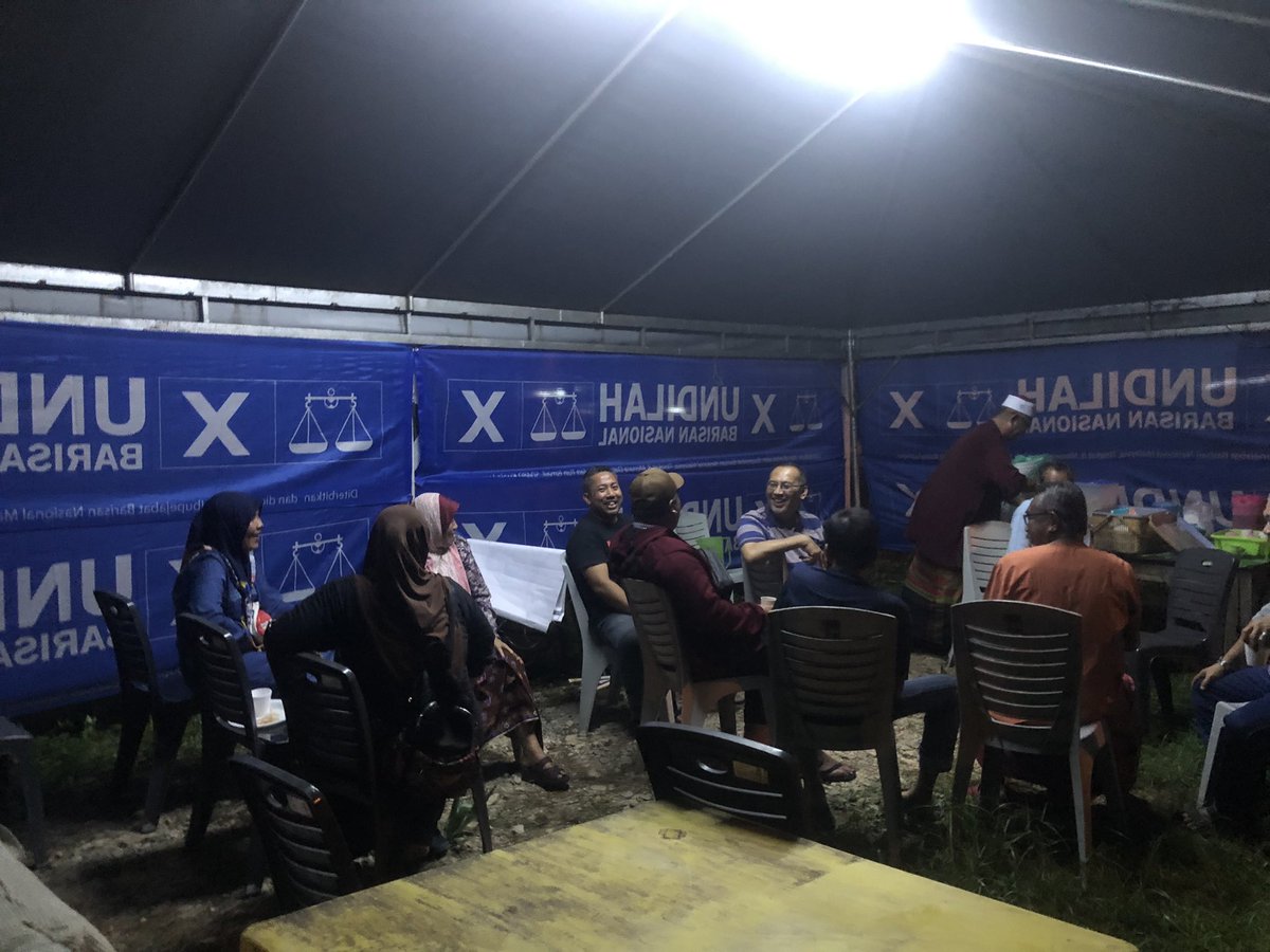 Melawat markas di bawah PDM Tok Randok, Ajil dan melihat persediaan dalam menghadapi tempoh kempen sepanjang 2 minggu yang diberikan oleh pihak SPR.

#TokJai #kukuhbersama #huluterengganu #BarisanNasional #BNBangkit #DemiKestabilan #DemiKemakmuran