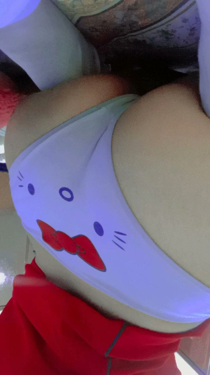 religiousdolly's tweet photo. les gusta mi calzoncito d hello kitty? 

tengo un culo gato miau😼 

ahorita m pongo a enviarles la foto a los q estuvieron dando rt♥︎ https://t.co/dSMIVCPl2y