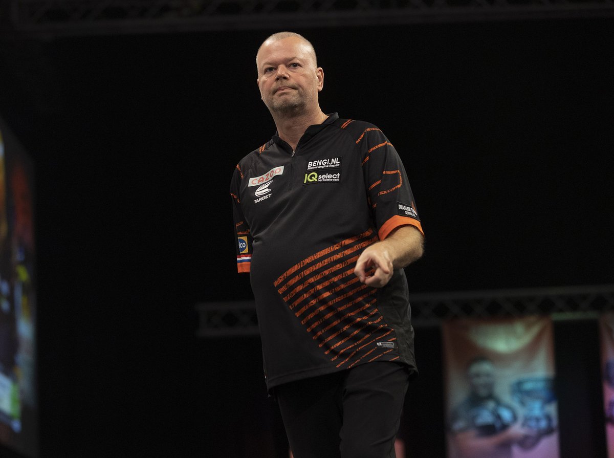 𝗕𝗔𝗥𝗡𝗘𝗬 𝗜𝗦 𝗕𝗔𝗖𝗞 👁️🐅 2012 champion Raymond van Barneveld comes through the qualifiers for the second successive year to reach the Grand Slam, defeating Mervyn King 5-3 in the final round!