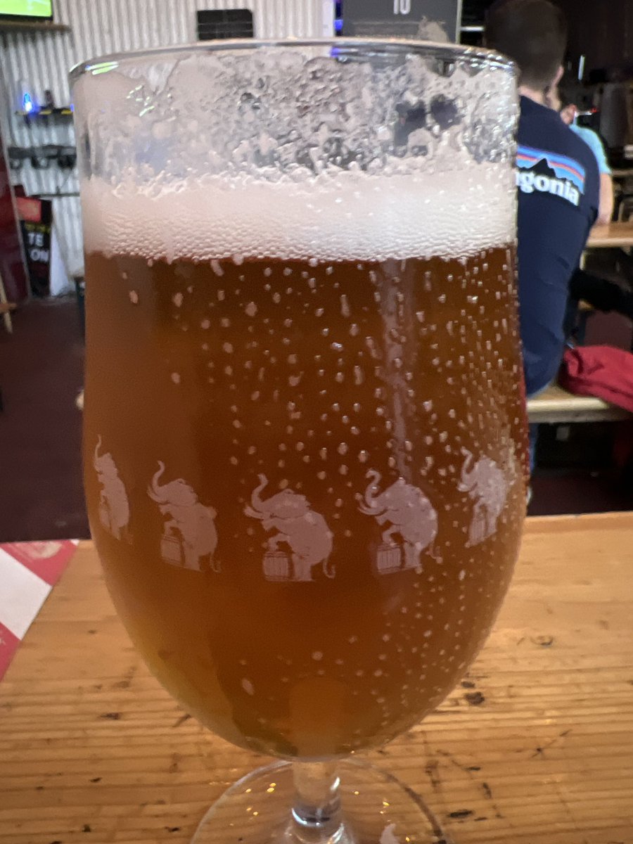 redmanpe's tweet photo. Bit wet out, so stopped at the first decent brewery I got to. #southwarkbrewing #bermondseybeermile #solodrinking https://t.co/JMdyhLyY99
