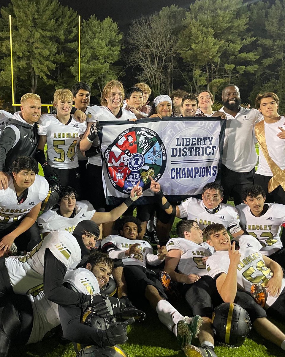 FootballLangley's tweet photo. 2022 Liberty District Champions🏆🏈
Back to Back Rotary Cup Champs🏆 https://t.co/QR9a3fHdDx