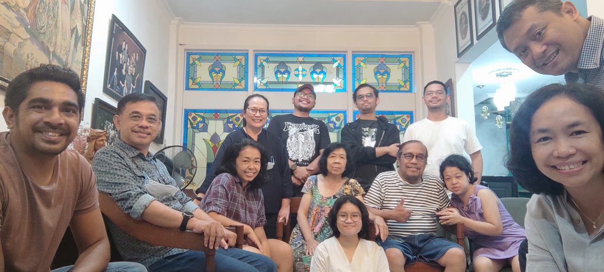 adit_kn1's tweet photo. Setenang itu ngobrol sama Uti Bertha tentang segala hal yang gw hadapi selama ini, gw jadi cerita buanyak banget. Terimakasih Salendro selalu mau menerima ku kalo aku ke Bandung dengan kendaraan yang aneh-aneh kalo kata Mbak Sinto. 

But I know, I have family wherever I go. https://t.co/vq9NWh38kO