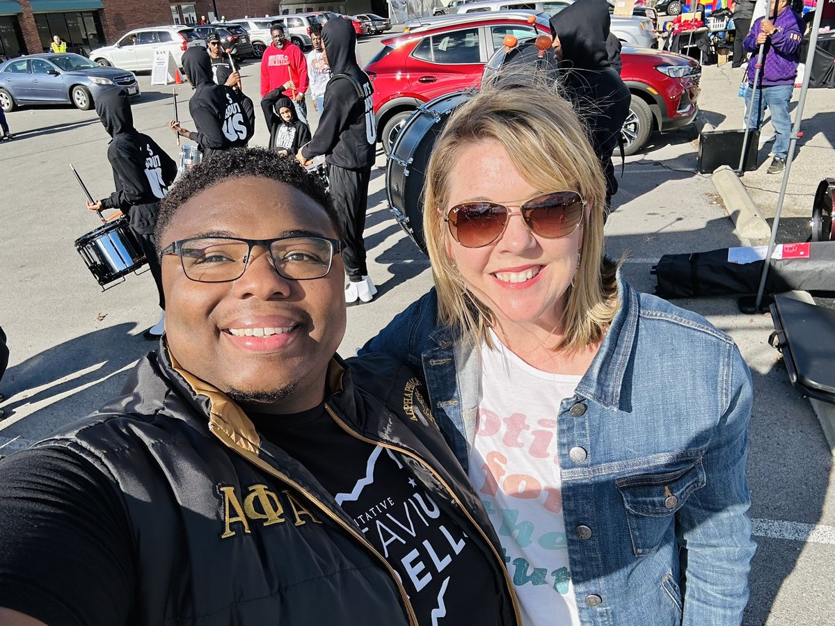 Russo4Ohio's tweet photo. Ain’t no party like a Franklin Co early vote party! Come join us for music, food trucks, bounce houses, and #Democracy. Early Vote is open until 5PM today! https://t.co/6VDN26vpBH