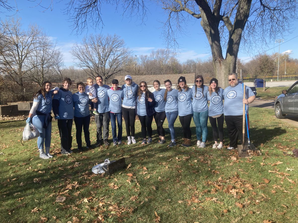 SAUGreenlife's tweet photo. Team GL and our favorite honorary member had tons of fun cleaning up the veggie garden and St. Vincent’s forest for Bee The Difference Day! @stambrose @sga_sau @SAUPresNovak https://t.co/o6prRyrEAp