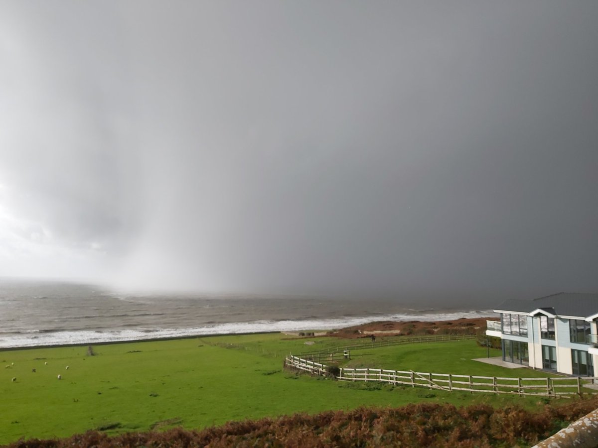 Some serious weather today here at Ogmore by Sea, Vale of Glamorgan @bbcweather @carolkirkwood 🌧🌫☔🌬🏴󠁧󠁢󠁷󠁬󠁳󠁿