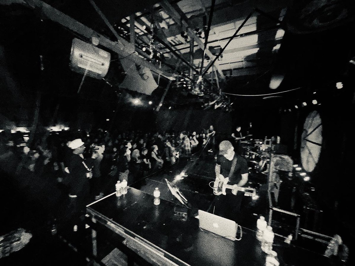 Pianos Become The Teeth tweet media