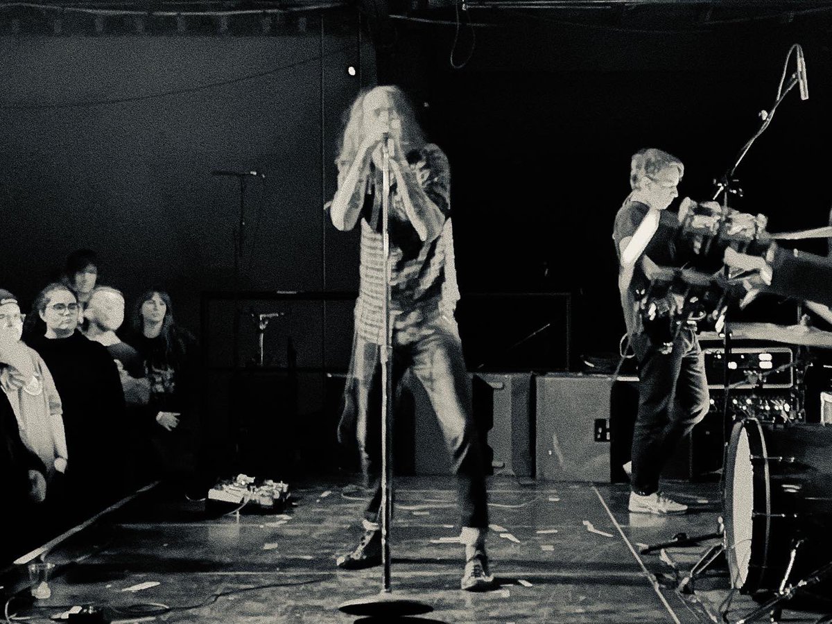 Pianos Become The Teeth tweet media