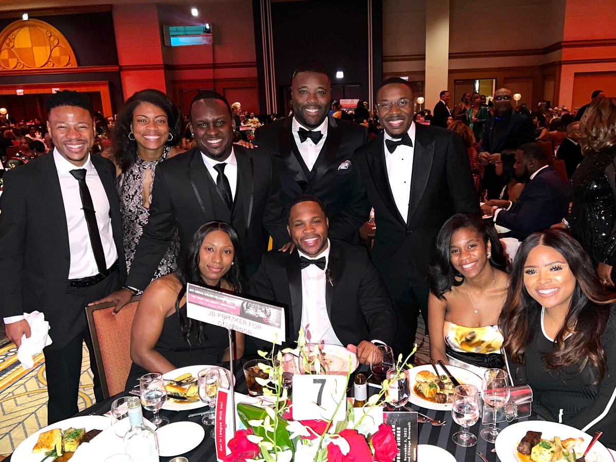 Chakena_Perry's tweet photo. Easily one of my favorite gala tables EVER. Nothing but laughs all night with some of my favorite people. S/O to the @chiurbanleague for another great gala! ❤️✊🏽 Happy 61st Anniversary! #FightForEquity #CULGFD61 https://t.co/jisHy8omaM