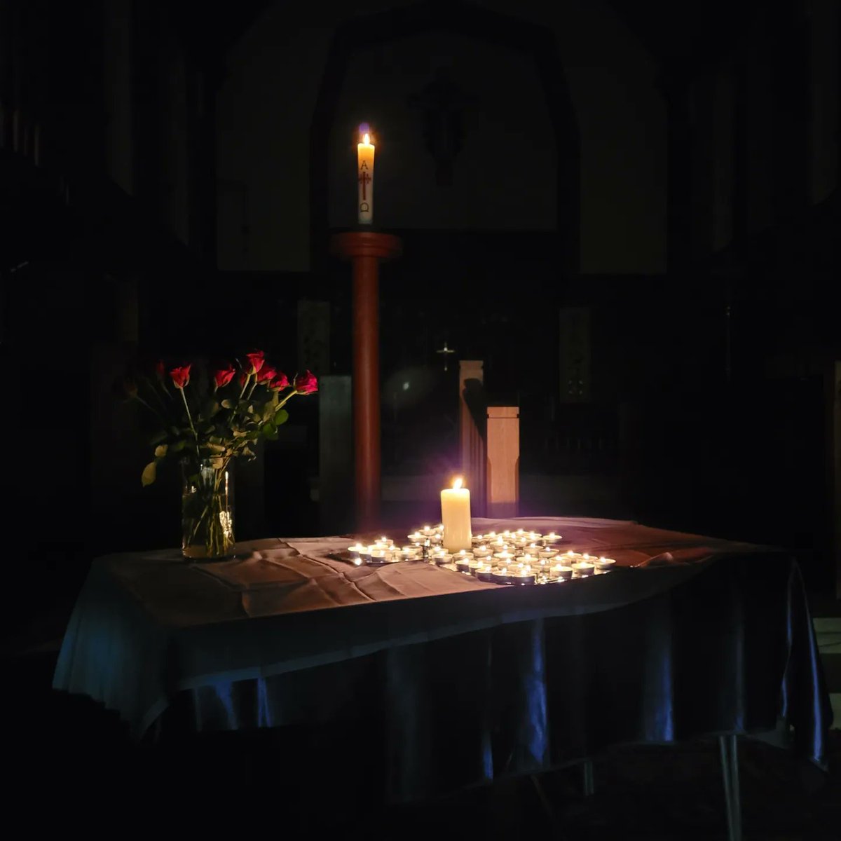 RevZoeBurton's tweet photo. Beautiful moving service of hope and remembering loved ones we no longer see in Rainworth. Thankyou @CoopFuneralcare for partnering with us. Christ's light shines in the darkness and no amount of darkness can overcome it
@diocswellnott https://t.co/GvqHGtdXxK