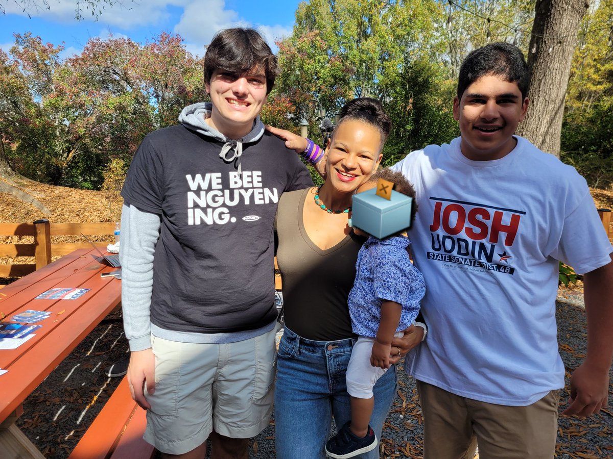 LadyA08's tweet photo. These guys show up &amp; you can count on them to support @GeorgiaDemocrat up &amp; down the ballot! Always a pleasure seeing @CarterJFay &amp; @DhyaniAvi leaders of @GAHSDems 🙌🏾👏🏾 Great intro of @SenOssoff , Avi! https://t.co/8lTEkcO4Z3