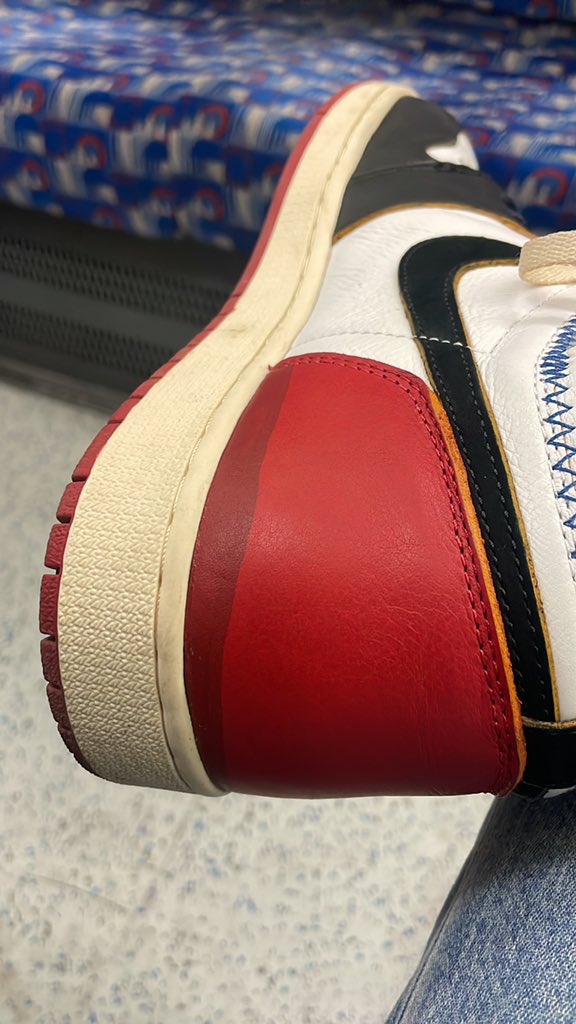 Has this happened to anyone’s Jordan’s before? They may have had a bit of water on them but nothing else… happened to my UNCs too.