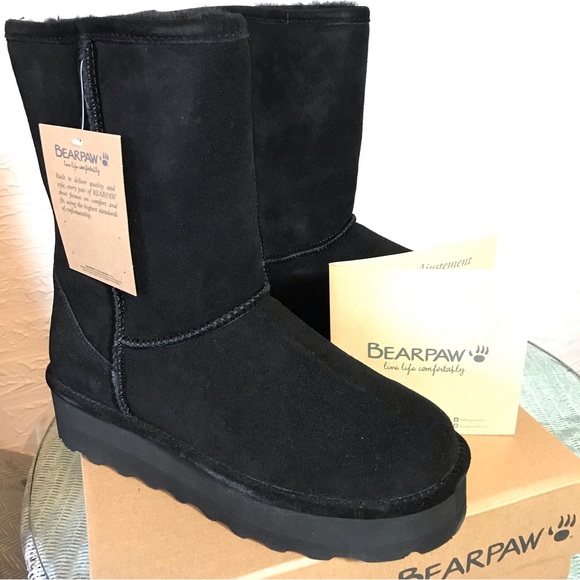 ShopResalem's tweet photo. So good I had to share! Check out all the items I'm loving on @Poshmarkapp #poshmark #fashion #style #shopmycloset #bearpaw #jcrew #talbots: https://t.co/waK1CbgGKW https://t.co/7RiYwPyBOh