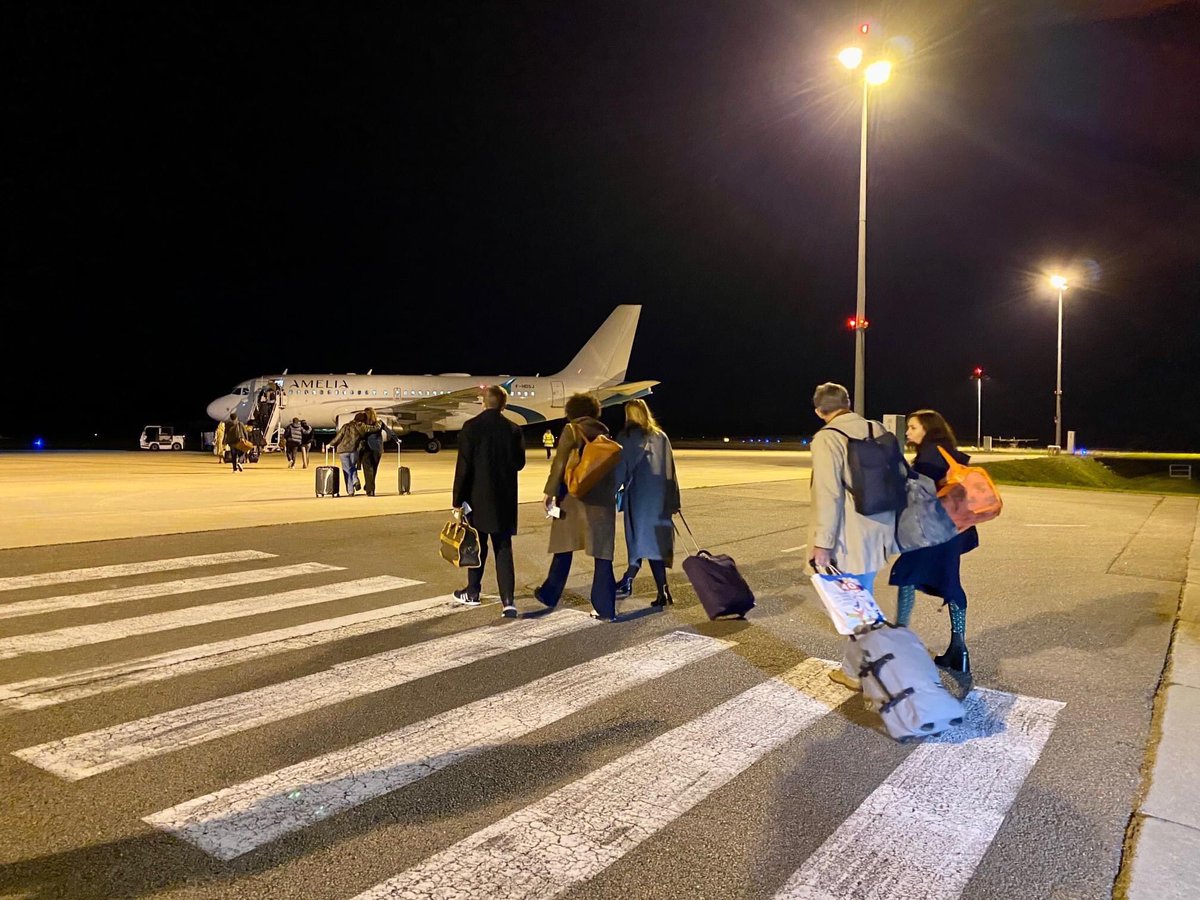 FlyingBrive's tweet image. ✈️📚 Départ des auteurs, éditeurs, journalistes et du Président de la @FoirelivreBrive 2022 avec l’avion du livre pour @ParisAeroport à bord de l'A319 d’ @FlyAmelia_com 
Rdv l’année prochaine les 10, 11 et 12 novembre 2023 à @villedebrive ...
#fdlbrive2022 
#FoireLivreBrive