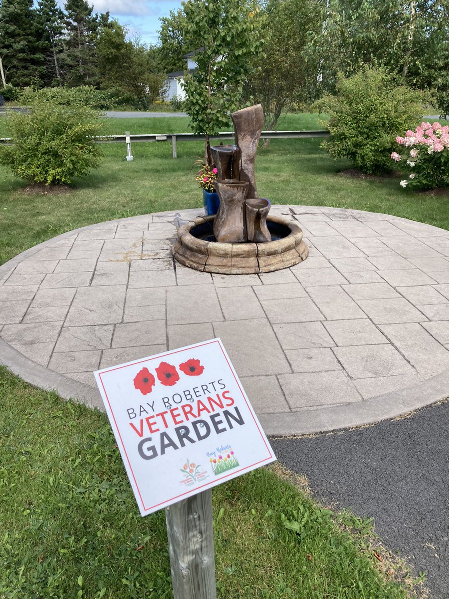 BR_Resident's tweet image. A very nice tribute as a part of the Bay Roberts Community Gardens in the Cross Roads. #LestWeForget