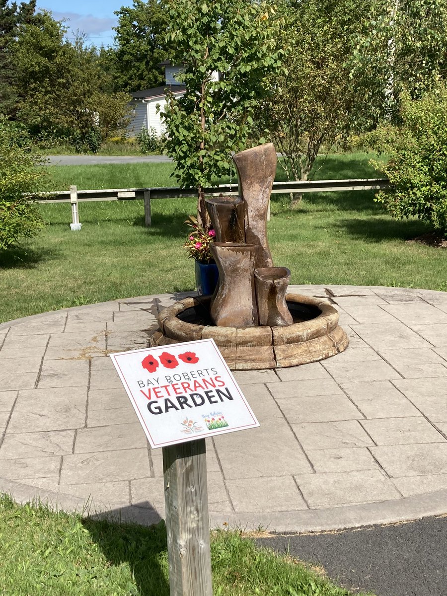 BR_Resident's tweet image. A very nice tribute as a part of the Bay Roberts Community Gardens in the Cross Roads. #LestWeForget