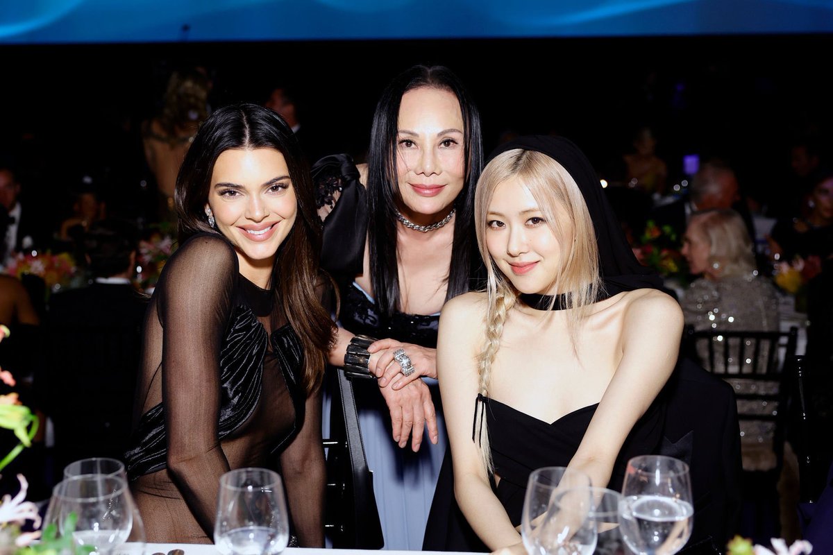 #BLACKPINK’s #ROSÉ, #KendallJenner, and #EvaChow at the #LACMAGala.