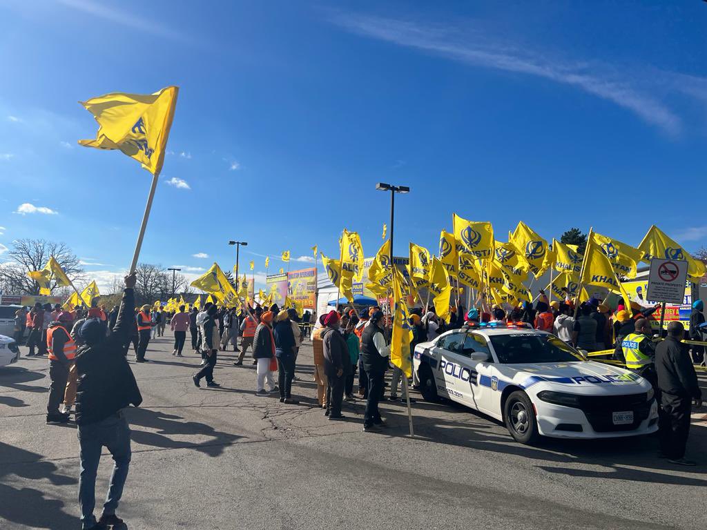 AdityaRajKaul's tweet photo. Brampton in Canada turning into Khalistan soon. Since Khalistan has no base in India or even cadres, Pakistanis pushing Khalistani terrorists to turn Brampton into Khalistan. Open referendum against Canadian Government’s sovereignty. You reap as you sow, @JustinTrudeau. https://t.co/QCOnKj0zrk