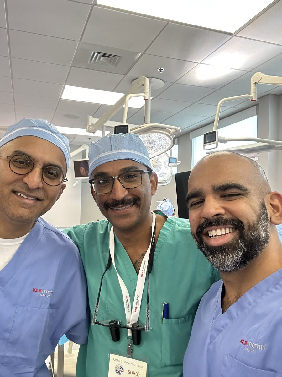 PatelMDDDS's tweet photo. Another fantastic #AACMFS flap course @klsmartin HQ in Jacksonville. Great to catch up with some of the masters of Head and Neck Reconstruction. Always humbled to be included in this group. @ProvHealth @Head_NeckSurg https://t.co/jITKKqRo5w