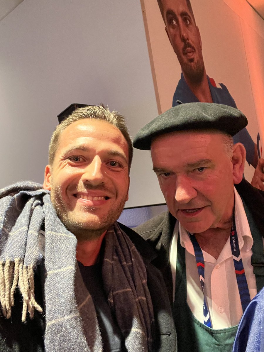 Souvenirs d’un parfait samedi soir avec le <a href="/TeamOrangeRugby/">Team Orange Rugby</a> 🤩
Quelle ambiance au <a href="/StadeFrance/">Stade de France</a> pour la victoire au bout du suspens du #XVdeFrance face aux <a href="/wallabies/">Wallabies</a> 💪🏼
Merci <a href="/laurent64/">Laurent</a> pour l’invitation. Super soirée, super rencontres👌🏼
#FRAAUS #NeFaisonsXV <a href="/FranceRugby/">France Rugby</a>