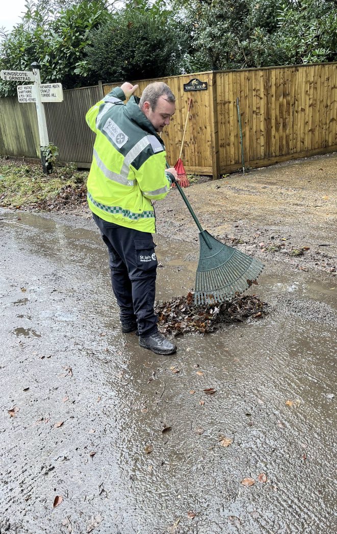 Community engagement comes in many forms - today a Logistics and @SJALASRComms team came across some stranded vehicles in a flood, grabbing a rake they assisted in clearing the drains and reopening the road. The moral of the story = please don’t drive fast through flood water 🚑