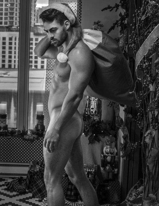 I know its early but christmas is coming 🎅🏽❤️🫶retweet if youre excited for christmas❤️🎅🏽😏 https://t.