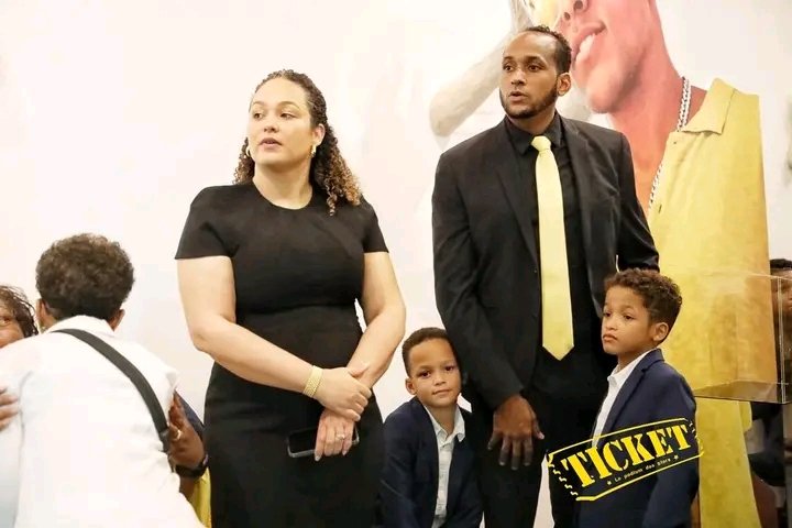 pdf_medias's tweet photo. La famille de Mikaben reçoit les salutations et les mots de sympathie du public.
Kredi Ticket magazine
📸 : @amazanphotography https://t.co/inDuy8j5e5