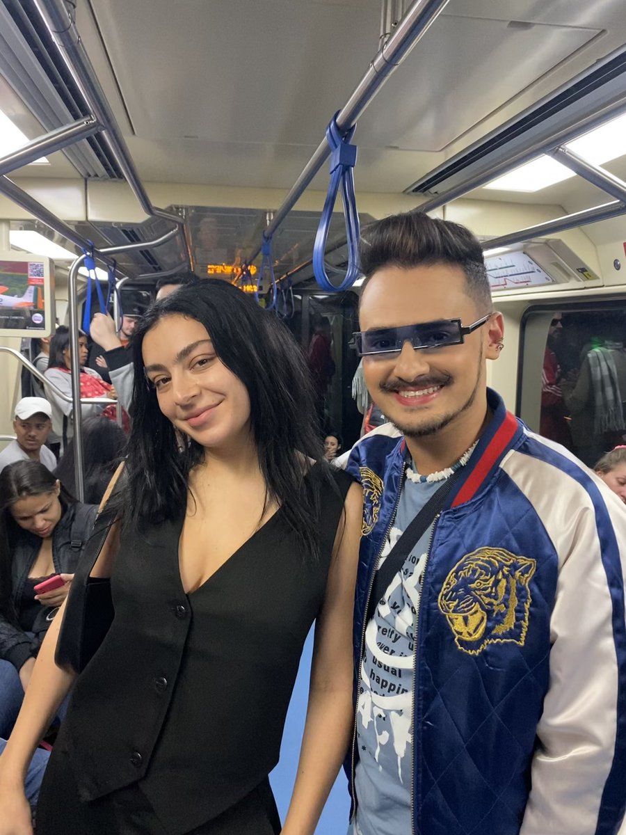 tracklist's tweet photo. LET’S RIDE! Charli XCX no metrô de São Paulo, este é o tweet. 

#PrimaveraSoundSaoPaulo https://t.co/WeKl8f95R4