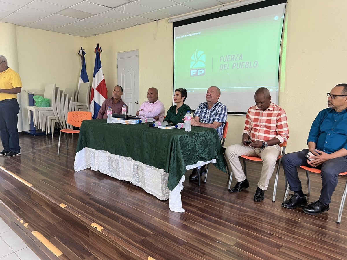 keylaReyna04's tweet photo. La mañana de hoy impartimos un exitoso taller de redes sociales, con la presencia de decenas de miembros de nuestro partido @FPcomunica en la provincia Bahoruco. Seguiremos recorriendo el país completo, digitalizando nuestro partido #FuerzaDelPueblo https://t.co/PfjFe61CTU