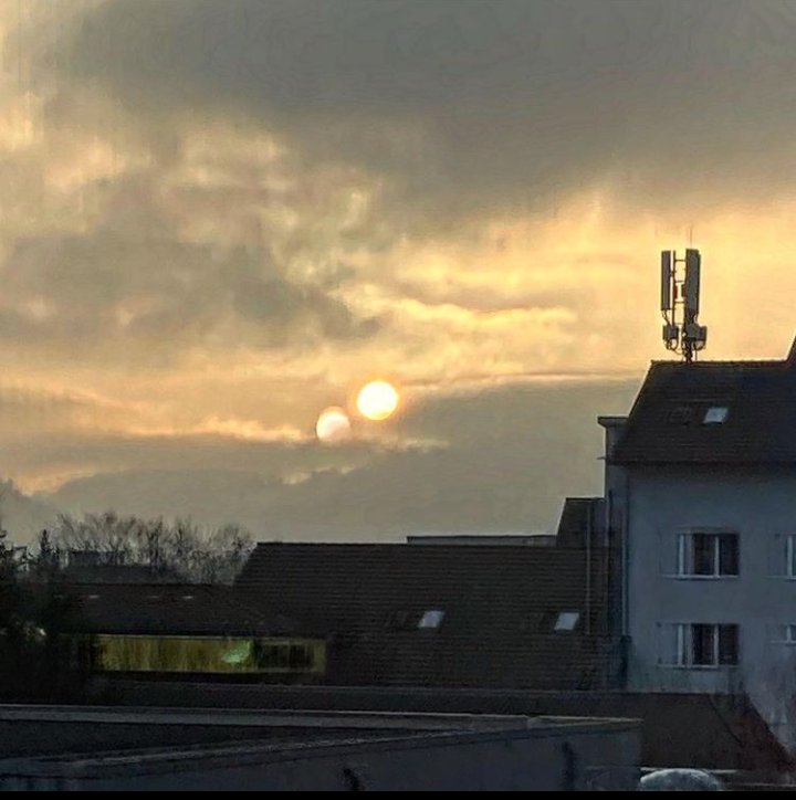 LordSTILL's tweet photo. #2SUN #TWOSUNS : HOLD UP HOLD UP!!! HOW TF does #2SUN #TWOSUNS in the SKY get "overlooked" like veggie medley in elementary school lunch week. This where the *NUTRIENTS* @ BABY!!! https://t.co/4dIDctXPnM