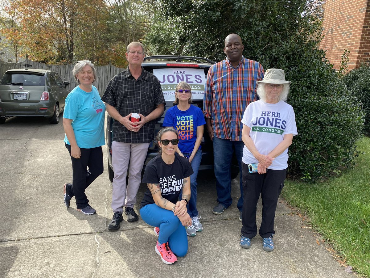 So grateful for our volunteers! Canvassing out in the Rollingwood precinct of Henrico #GOTV2022 #2days