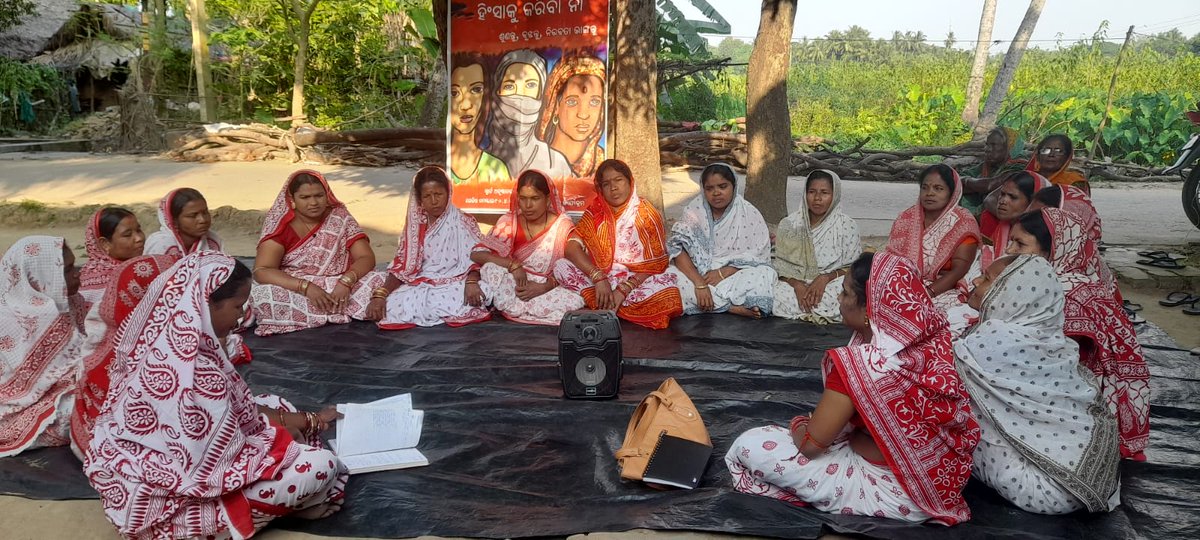 radionamaskar's tweet photo. #HinsaKoNa 
Women leaders lead awareness drive to fight against #GenderBasedViolence facilitated by #communityradio Radio Namaskar team #communityradio4change @USAID_MOMENTUM @usaid_india @ngo_smart @YoungIndiaIN https://t.co/Ws6l4y9Szi
