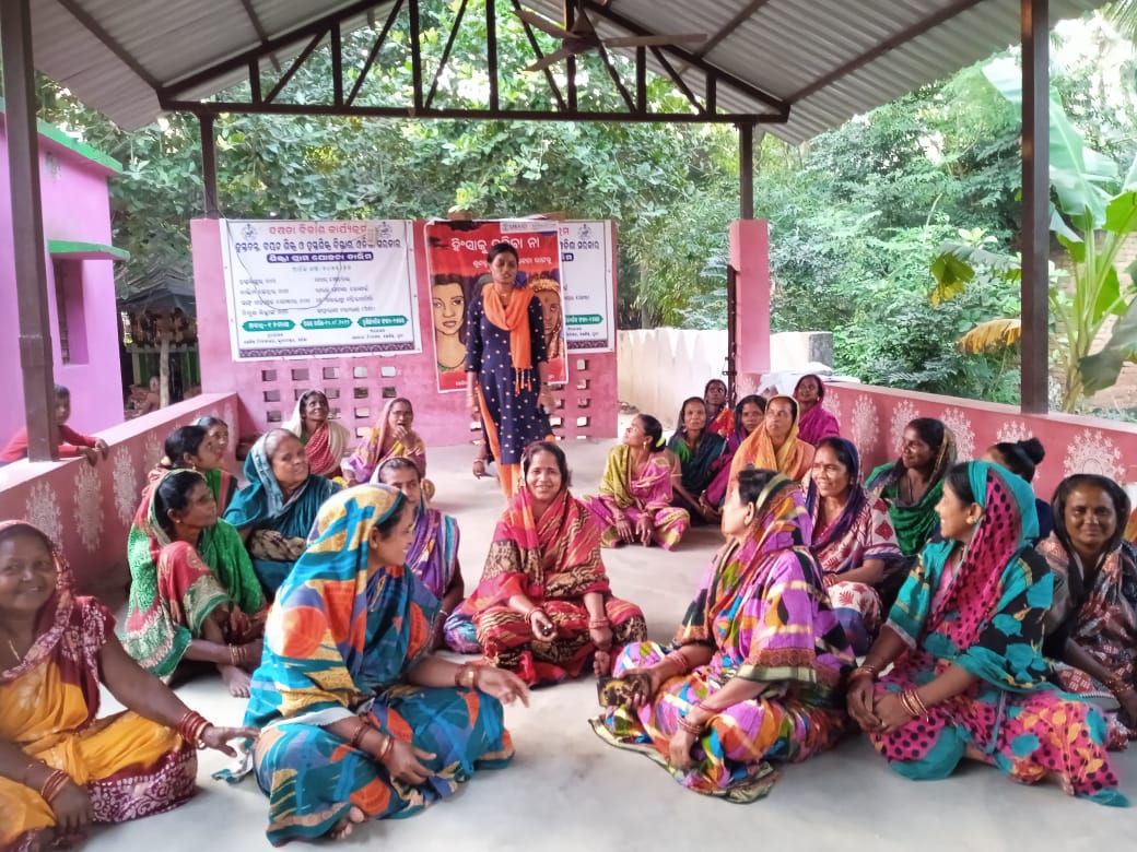 radionamaskar's tweet photo. #HinsaKoNa 
Women leaders lead awareness drive to fight against #GenderBasedViolence facilitated by #communityradio Radio Namaskar team #communityradio4change @USAID_MOMENTUM @usaid_india @ngo_smart @YoungIndiaIN https://t.co/Ws6l4y9Szi