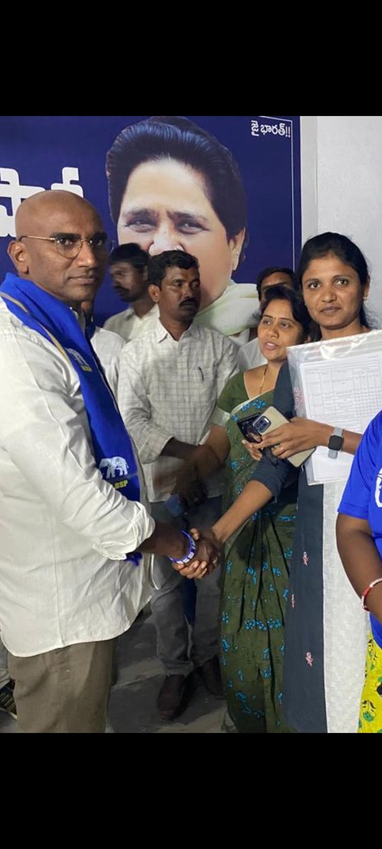 SiriSwaero's tweet photo. ఓటేస్తే మాకెమిస్తారూ,
డబ్బులు ఇవ్వలేదు మేము ఓటెయ్యం.!?
అనే ప్రజలనుండి ఒక్కరూపాయి కూడా ఇవ్వకుండా 4146 ఓట్లు రావడం గొప్ప విషయం.!
నేను 25 రోజులు పని చేశాను.
25 రోజుల్లోనే మార్పు వచ్చింది అంటే,ఈ సంవత్సర కాలంలో మనం ఎంత గొప్పగా పని చేయొచ్చు ఆలోచించండి..!
@RSPraveenSwaero
#BSP https://t.co/9X58QNxBoG