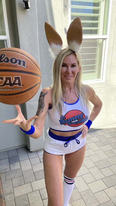 Let&rsquo;s play! 🏀  you ready for some one on one&hellip; basketball? https://t.co/X214lyApoY<a href="/tag/newprofilepic"class="tags"><span>#newprofilepic</span></a>