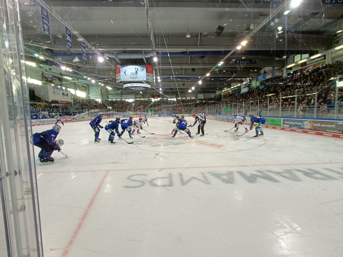 eisbaerlin_WBN's tweet photo. Mit einer Niederlage in die Deutschland-Cup-Pause: Die @Eisbaeren_B verlieren ihr Auswärtsspiel bei den @straubingtigers verdient mit 3:6. Eine zu anfällige Defensive und zu viele Strafzeiten sorgen für die nächste Niederlage. 

Der Spielbericht dazu:

👉https://t.co/fZm3wfyhUO https://t.co/KHIJCg4X4Q