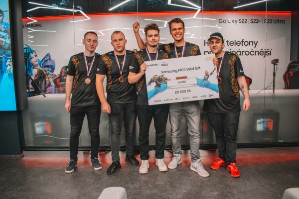 Hey I am after my contact with glore a FA again and look for some Chances in eu Again
Challenger Since S1
Top 20 EMEA EU
TOP 4 MENA EMEA
Top 4 Redbull 
Top 3 MCR Lan 

A lot of experience ( Mood Gaming, Wild West, FREE apes and much more)
RT and like appreciated)