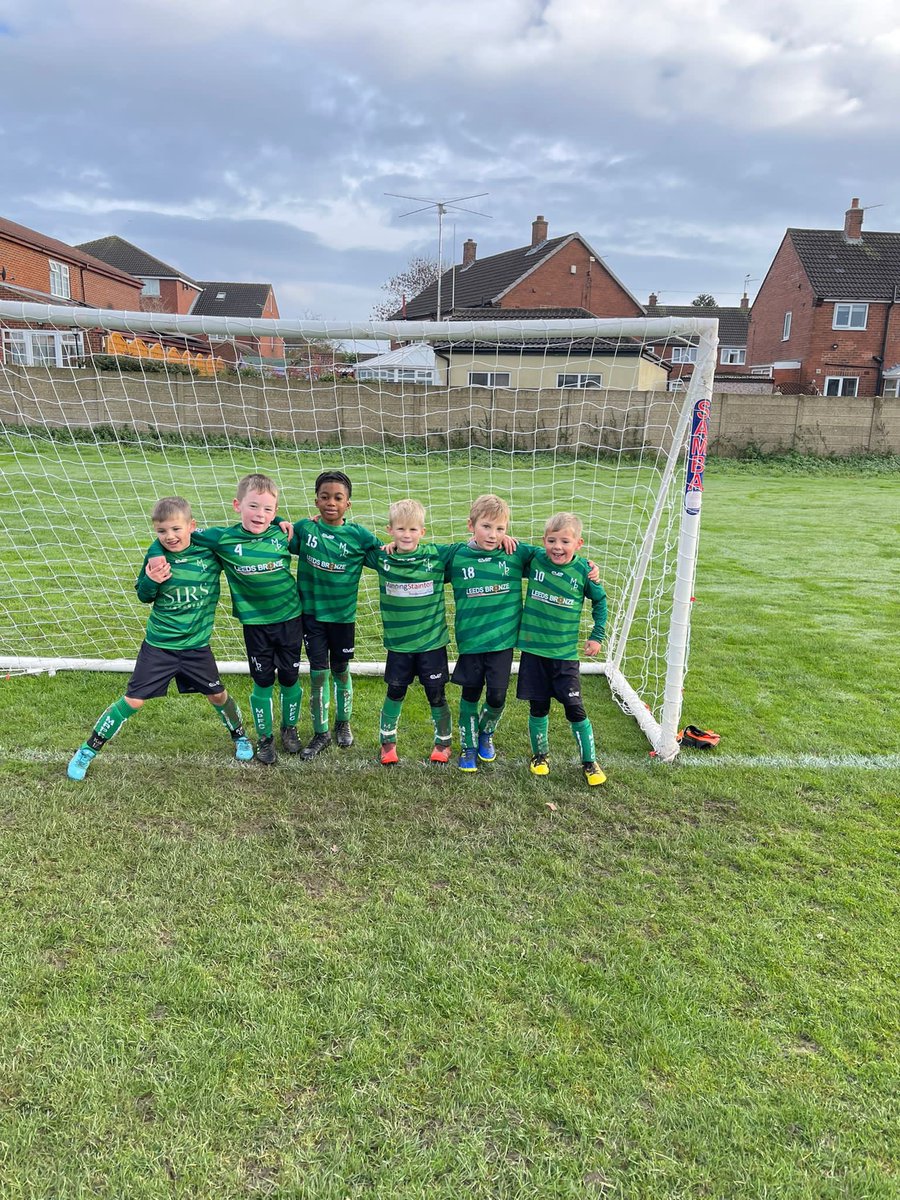 MPFCJuniors's tweet photo. Tough day for U7s Greens, losing to Horsforth, but a bounce back victory for Under 7s Blacks, winning both dual games. Well done to all the Children 👏🟢⚫️⚽️ #mpjfc https://t.co/kfMBt32M6o