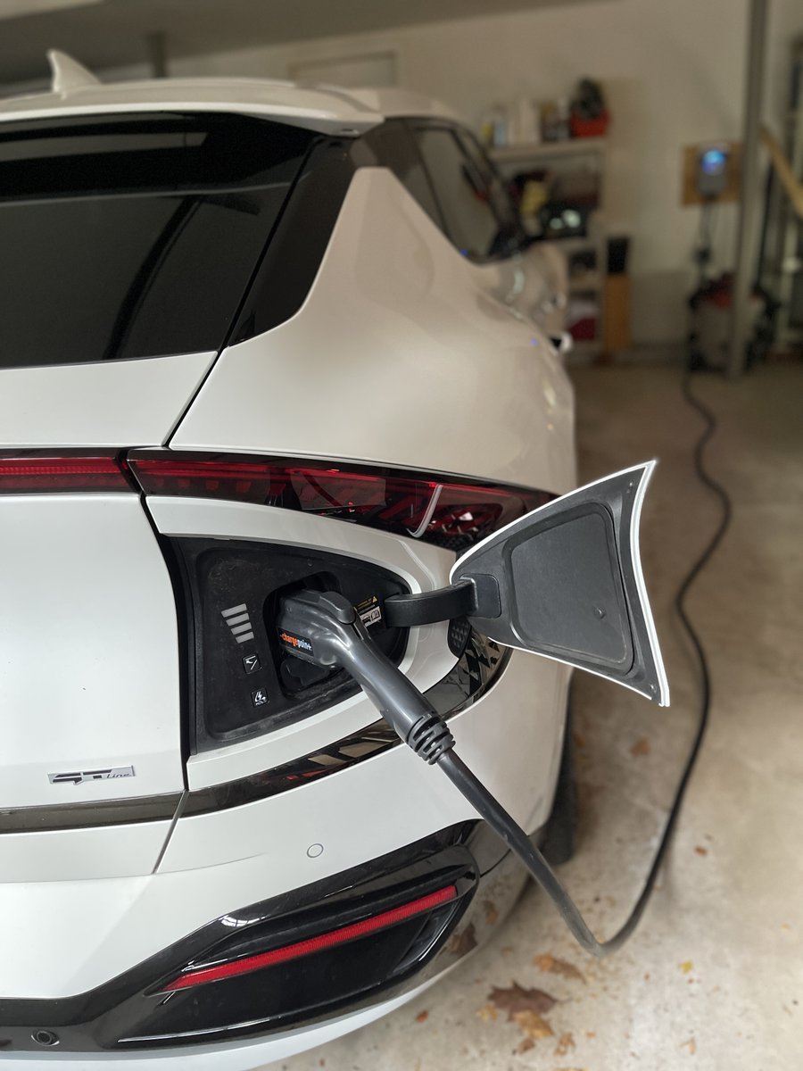 288 miles of range for under $10. 
That's about 5X better than the ~23 mpg SUV that was parked here before. This extended test drive may convert me.
#kia #ev6 #ev6GTline #electricvehicle  #ev