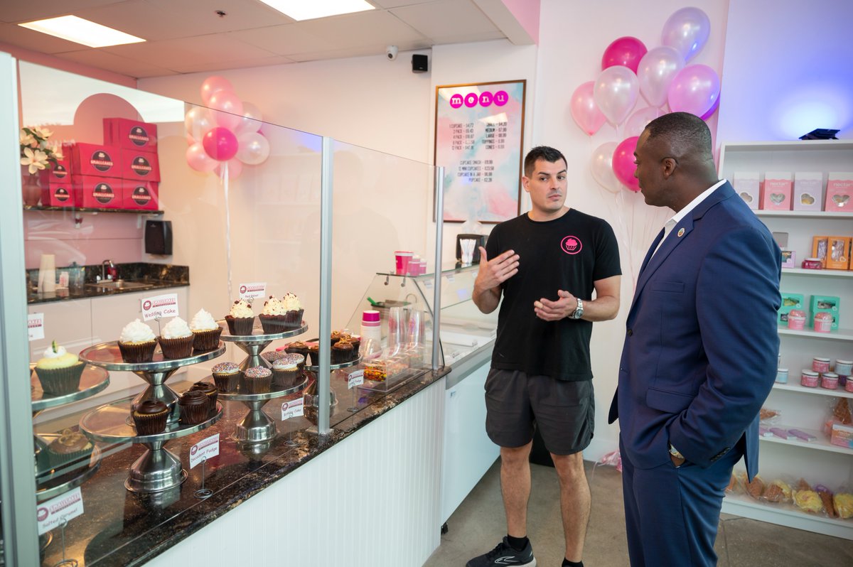 HoCoGovExec's tweet photo. There’s a sweet new cupcakery in town!

I had a great time joining Chris and Tori for the grand opening of Smallcakes. As one of the Top Ten Cupcake Places to try in the country by USA Today, I wish Chris and his team ongoing success! 

To learn more visit https://t.co/udbF3X0FpX https://t.co/TCPaj3kkY0