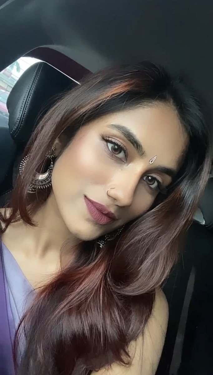 sharvna15's tweet image. Almost had a mental breakdown trying to put on these lashes 🫶🏼