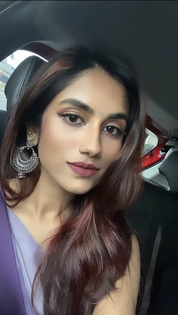 sharvna15's tweet image. Almost had a mental breakdown trying to put on these lashes 🫶🏼